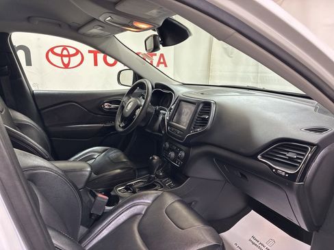 Used 2023 Jeep Cherokee Altitude Lux image 13