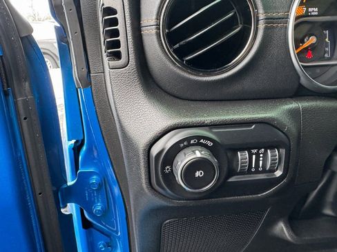 Used 2022 Jeep Wrangler Unlimited Sahara image 12