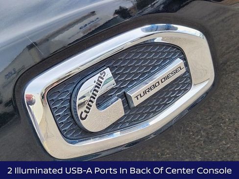 Used 2019 Nissan Titan SV w/ SV Convenience Package image 19