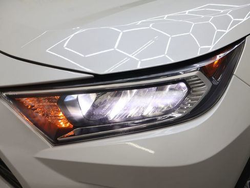 Used 2020 Toyota RAV4 Limited AWD/4WD image 28