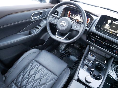 Certified 2022 Nissan Rogue Platinum w/ Head-Up Display Package image 9