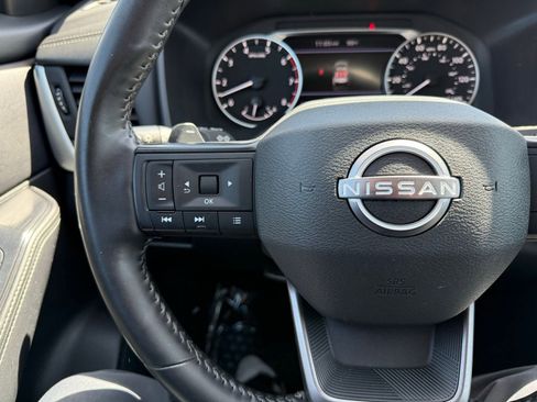 Certified 2025 Nissan Rogue SV image 18