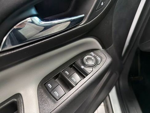 Used 2020 Chevrolet Equinox LS FWD image 10