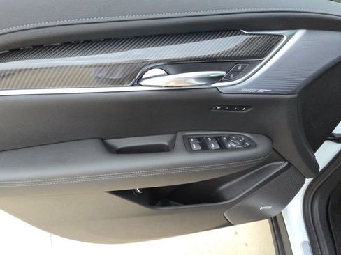 New 2025 Cadillac XT6 Sport w/ Technology Package image 13