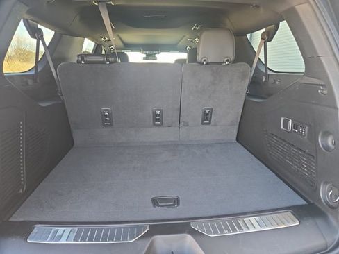 Used 2024 GMC Yukon XL Denali image 32
