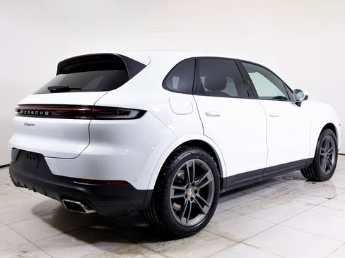 Used 2025 Porsche Cayenne image 29