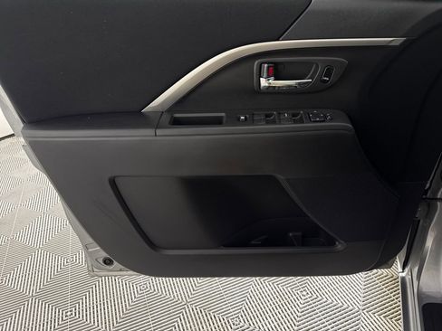 Used 2012 MAZDA MAZDA5 Sport image 11