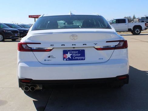 Used 2025 Toyota Camry SE image 6