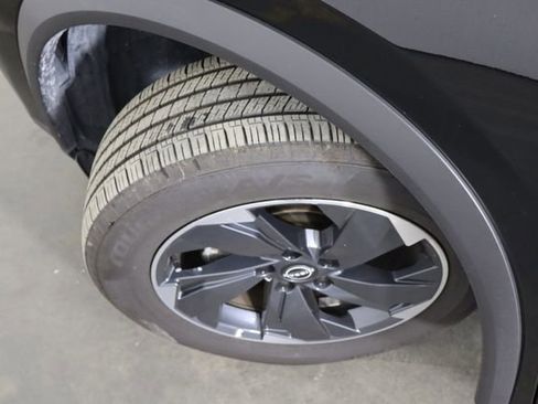 Used 2025 Nissan Rogue SV FWD image 38