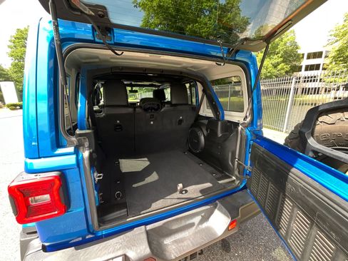 Used 2021 Jeep Wrangler Unlimited Rubicon AWD/4WD image 13