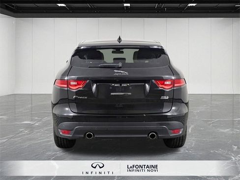 Used 2017 Jaguar F-PACE Premium image 4