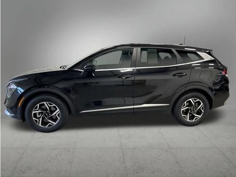 Used 2023 Kia Sportage LX FWD image 2