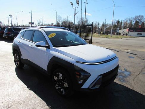Used 2025 Hyundai Kona SEL image 3