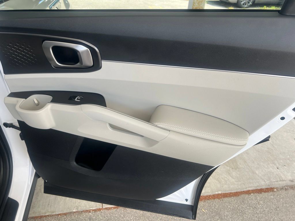 Certified 2024 Kia Sorento S w/ Panoramic Sunroof Package FWD image 16