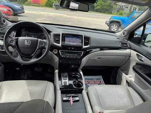 Used 2017 Honda Pilot Touring image 29