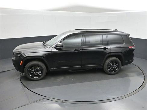 New 2025 Jeep Grand Cherokee L Altitude image 23