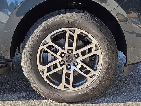 New 2025 Ford Expedition Active image 7