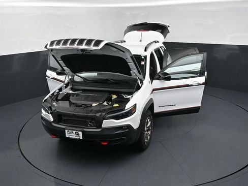 Used 2022 Jeep Cherokee Trailhawk AWD/4WD image 25