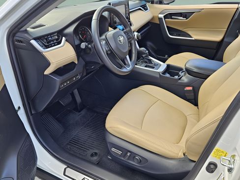 Certified 2021 Toyota RAV4 XLE w/ Convenience Package FWD image 12
