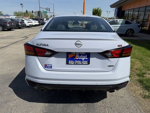 Used 2025 Nissan Altima 2.5 SR w/ SR Premium Package AWD/4WD image 4