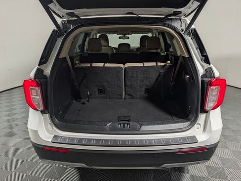 Certified 2022 Ford Explorer XLT w/ Equipment Group 202A RWD image 6