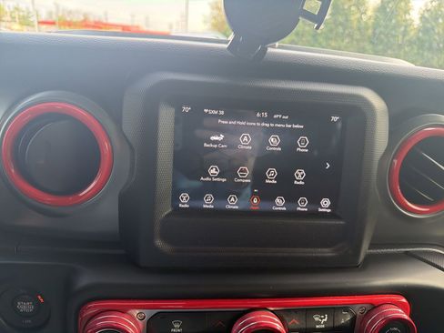 Used 2022 Jeep Gladiator Sport image 14