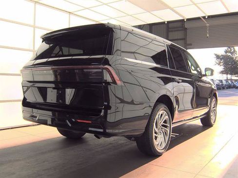 Used 2025 Lincoln Navigator L Reserve AWD/4WD image 3