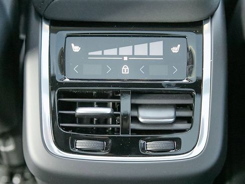 New 2026 Volvo XC60 B5 Ultra w/ Climate Package image 24