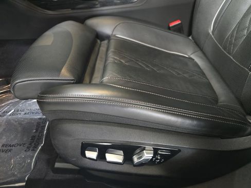 Used 2022 BMW 740i w/ M Sport Package image 28
