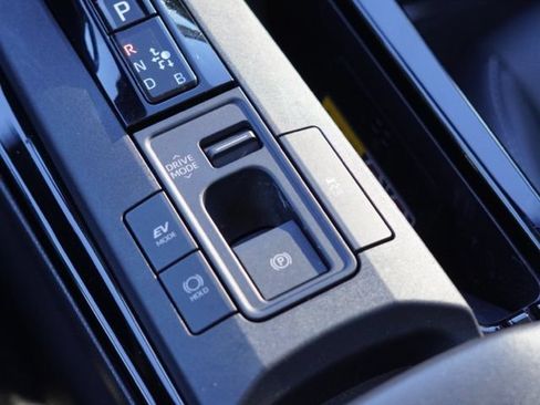 Used 2026 Toyota Prius XLE FWD image 31