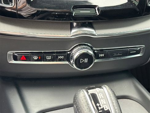 Used 2018 Volvo XC60 T6 R-Design w/ Convenience Package image 31