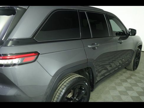 Used 2023 Jeep Grand Cherokee Limited w/ Black Appearance Package AWD/4WD image 20