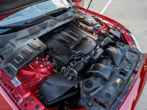 Used 2012 Jaguar XJ image 17