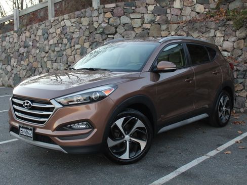 Used 2017 Hyundai Tucson Sport image 2