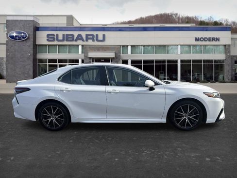 Used 2021 Toyota Camry SE FWD image 4