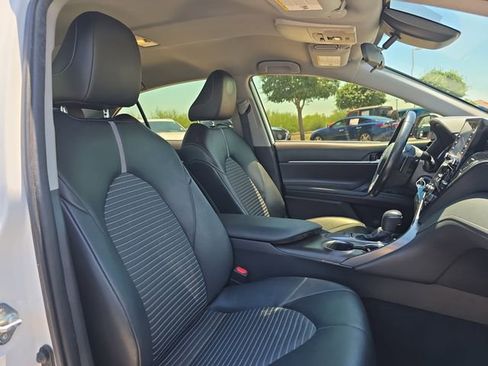 Used 2022 Toyota Camry SE FWD image 11