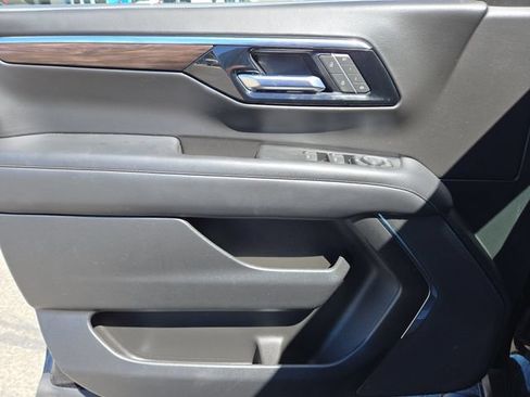 Used 2025 Chevrolet Tahoe Z71 AWD/4WD image 15