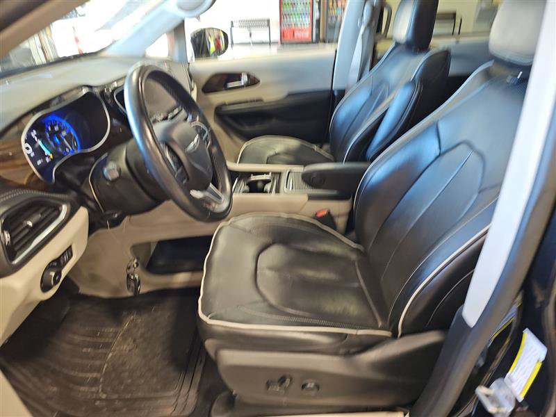 Used 2022 Chrysler Pacifica Limited FWD image 9