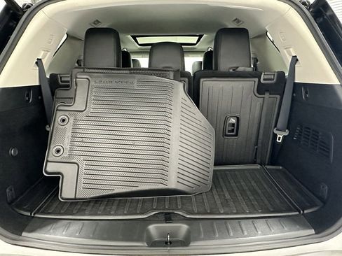 Used 2023 Nissan Pathfinder Platinum image 21