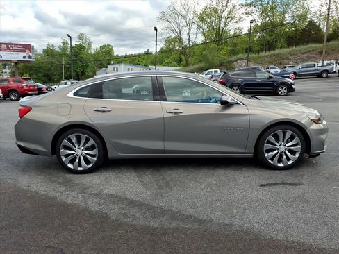 Used 2017 Chevrolet Malibu Premier w/ Premier Sun and Wheel Package FWD image 9