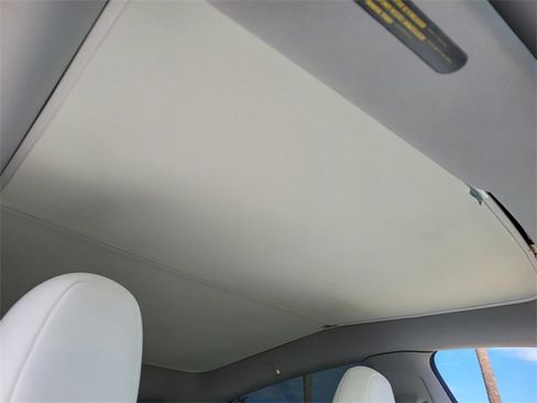 Used 2023 Tesla Model Y Long Range image 9