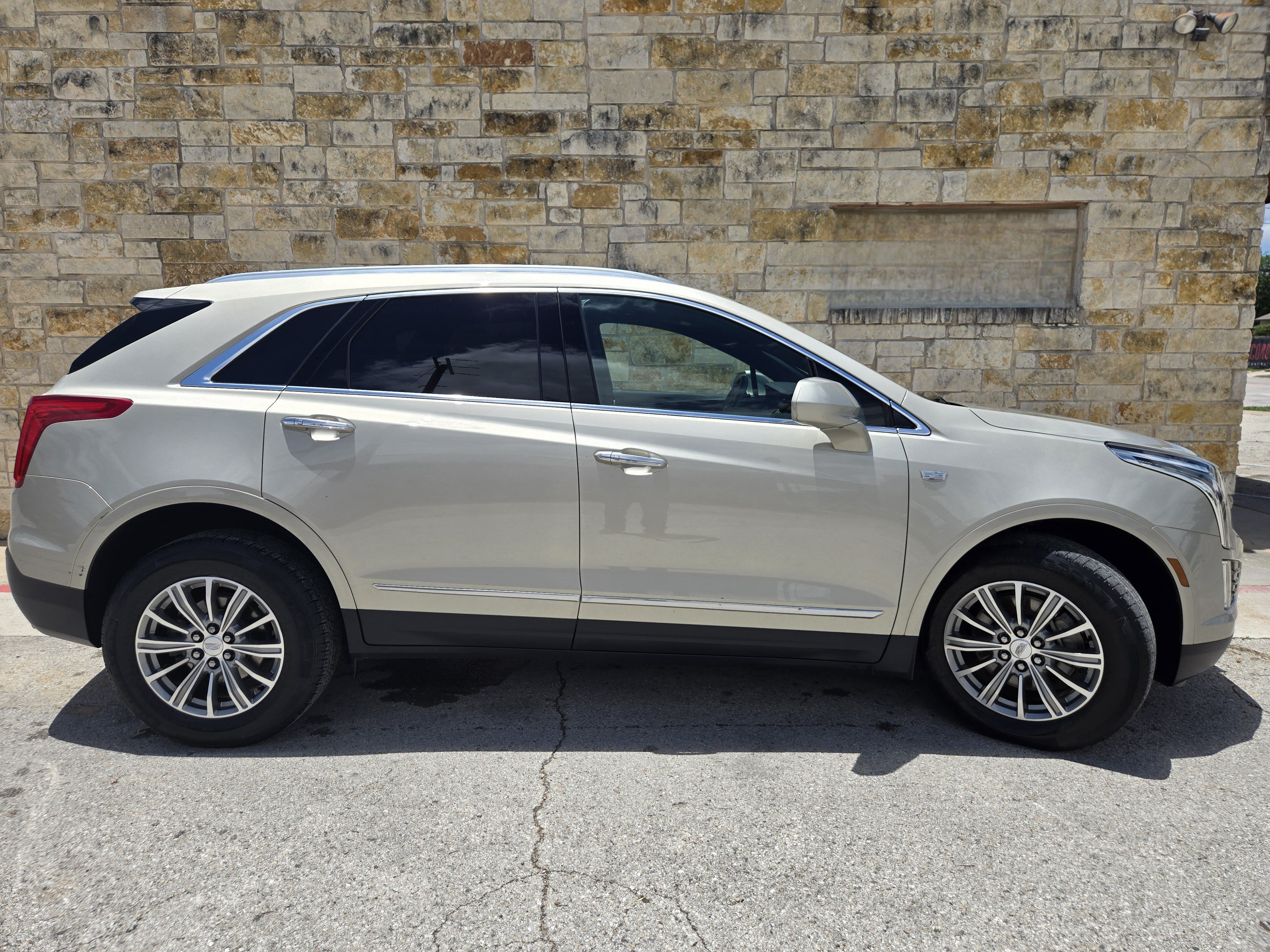 Used 2017 Cadillac XT5 Luxury w/ Driver Awareness Package FWD image 19