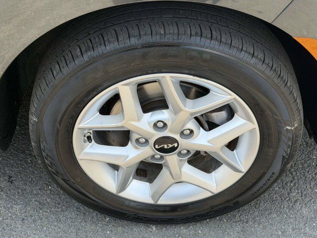Used 2025 Kia Soul LX w/ LX Technology Package FWD image 9