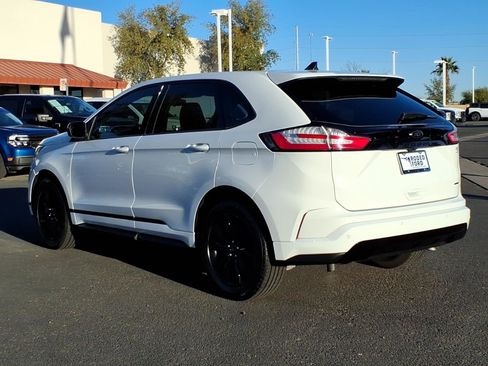 Certified 2024 Ford Edge SE w/ Black Appearance Package image 3
