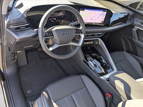 Used 2025 Audi Q5 Premium AWD/4WD image 3