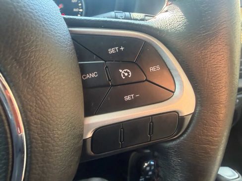 Used 2016 Jeep Renegade Trailhawk w/ Premium Trailhawk Package image 14