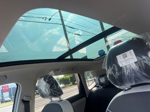 New 2025 Volkswagen Taos SE image 16