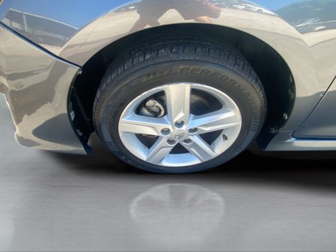 Used 2013 Toyota Camry SE FWD image 25