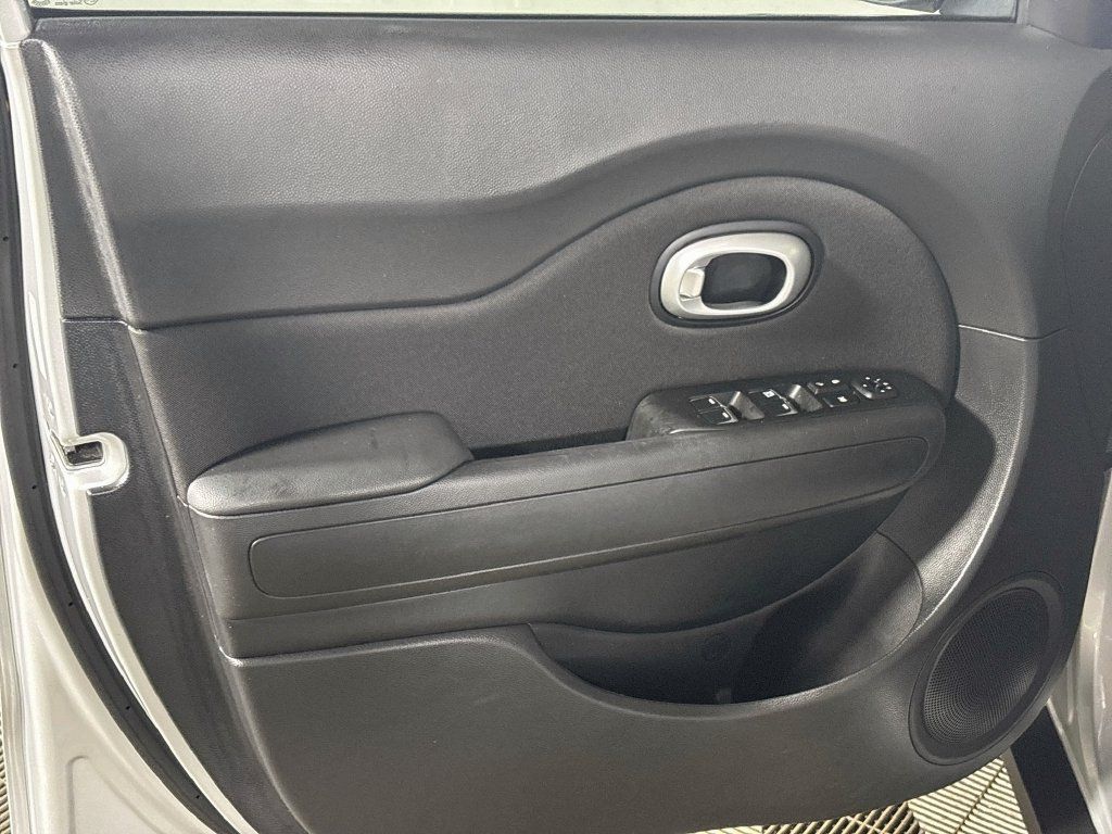 Used 2017 Kia Soul FWD image 10