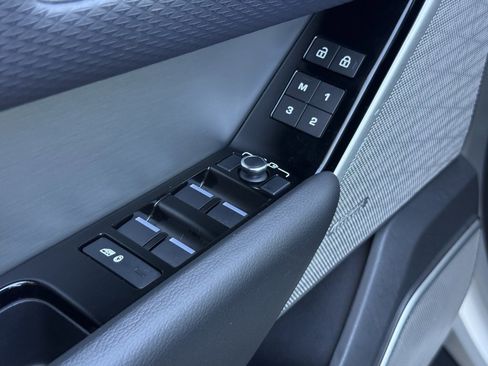 Used 2021 Land Rover Range Rover Velar R-Dynamic S image 14